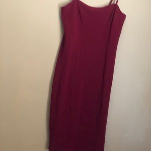 Midi burgundy dress - Figure hugging!